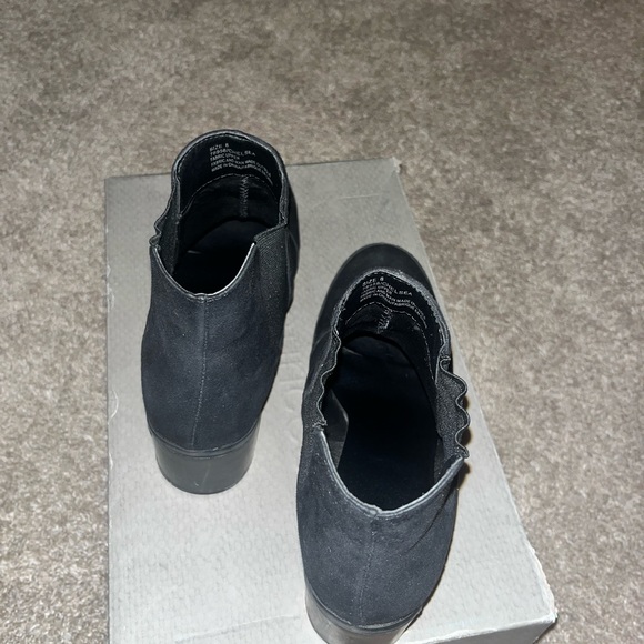 Maurices black closed toe heels - Picture 3 of 4